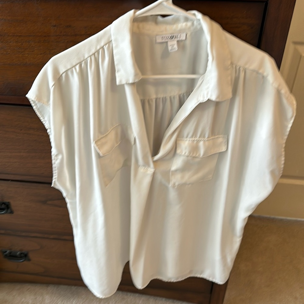 White sleeveless blouse